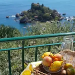 特拉罗萨陶尔米纳公寓 公寓式酒店