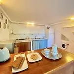 特拉罗萨陶尔米纳公寓 公寓式酒店 4*