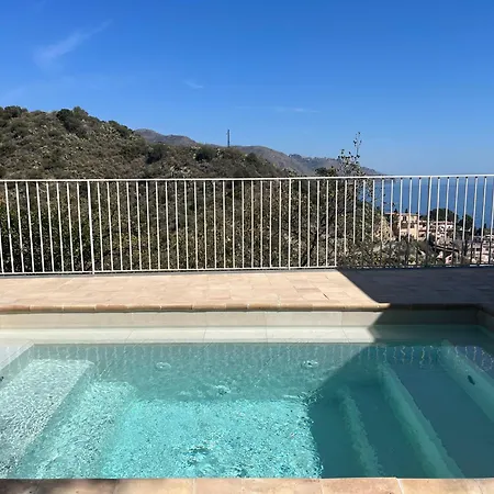 Terra Rossa Lägenhetshotell Taormina