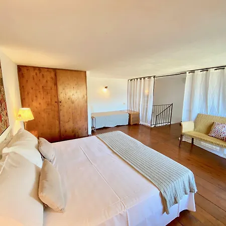 特拉罗萨陶尔米纳公寓 4*