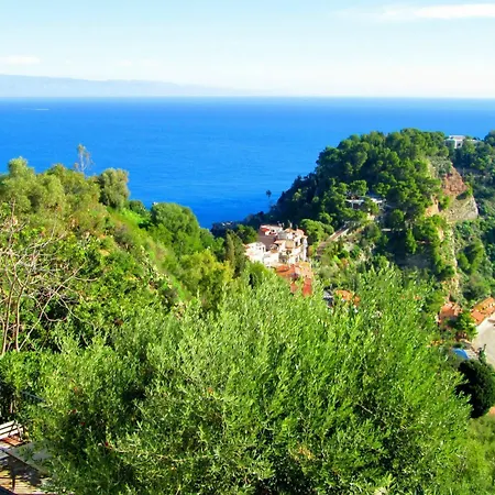 Terra Rossa تاورمينا