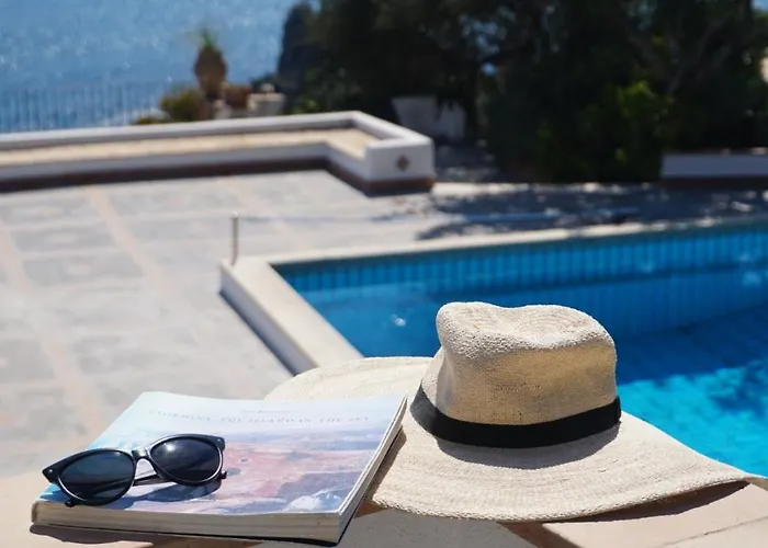 特拉罗萨陶尔米纳公寓 4*