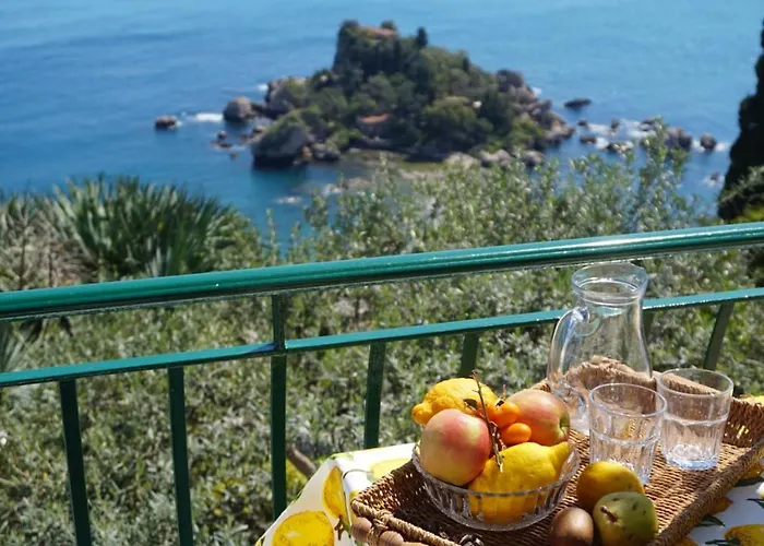 特拉罗萨陶尔米纳公寓 公寓式酒店