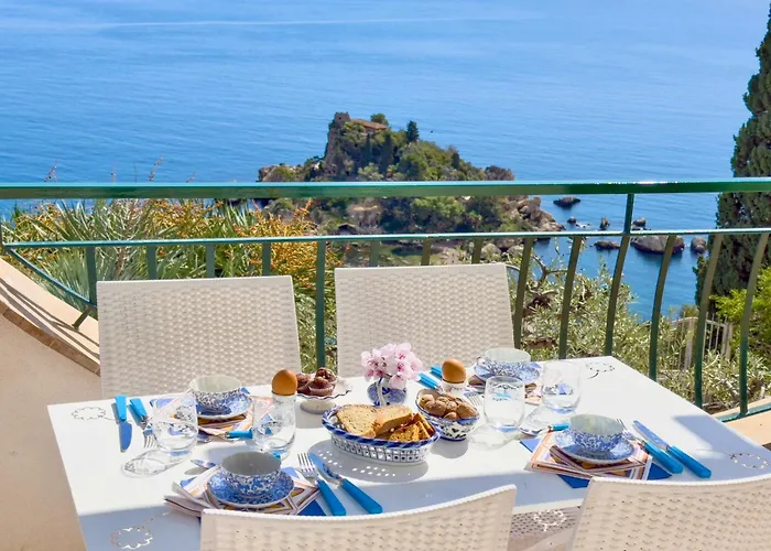 特拉罗萨陶尔米纳公寓 公寓式酒店