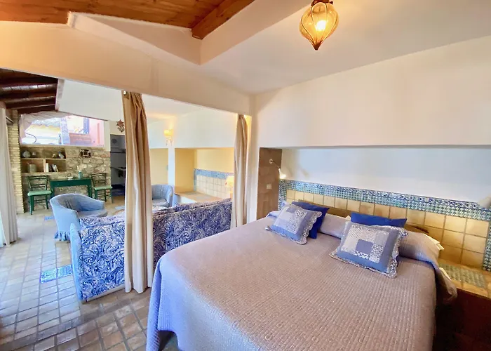 特拉罗萨陶尔米纳公寓 4*