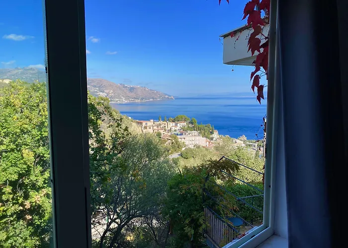 特拉罗萨陶尔米纳公寓 4*