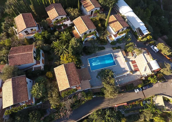 特拉罗萨陶尔米纳公寓 公寓式酒店 4*