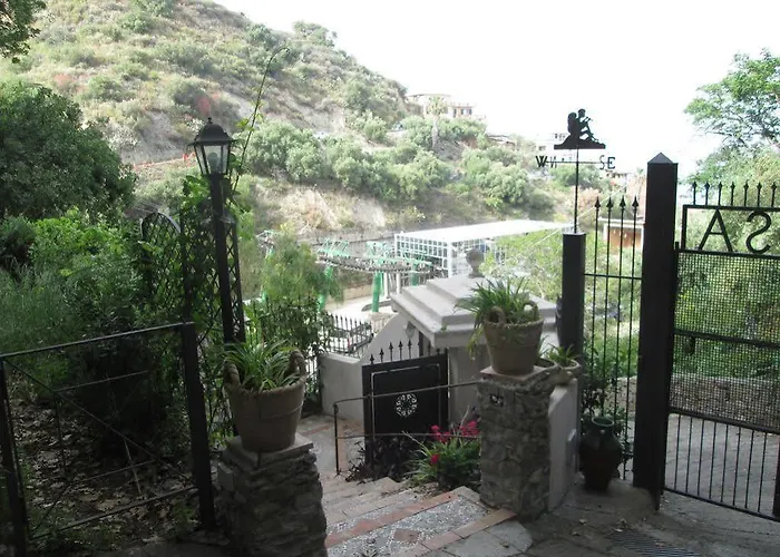 特拉罗萨陶尔米纳公寓