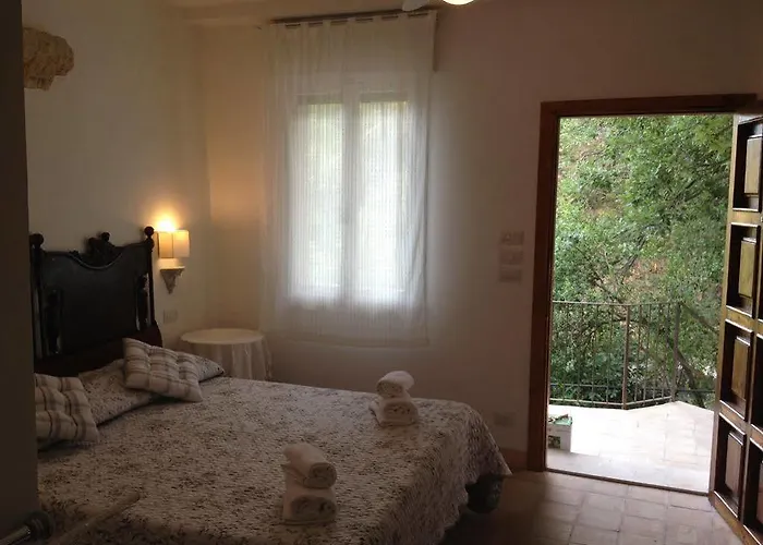 特拉罗萨陶尔米纳公寓 4*