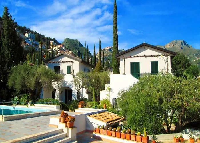 特拉罗萨陶尔米纳公寓 公寓式酒店 4*