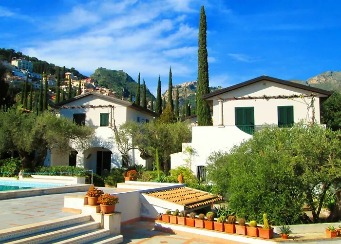 特拉罗萨陶尔米纳公寓 4* 陶尔米纳