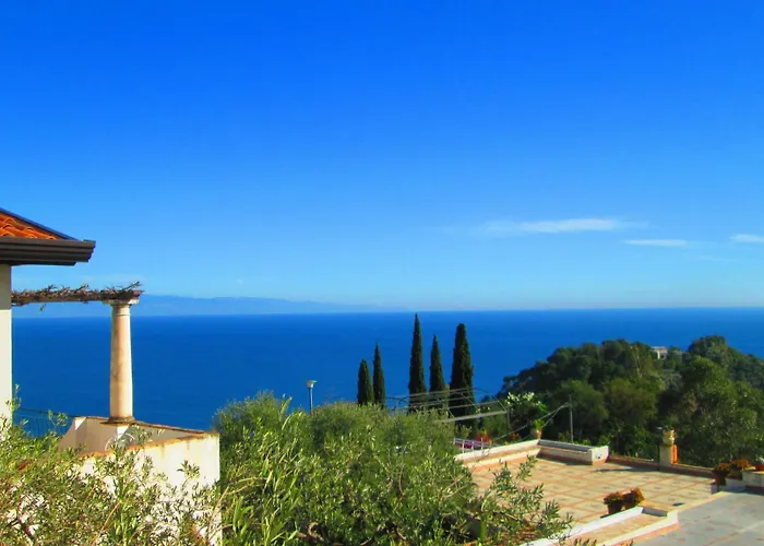 特拉罗萨陶尔米纳公寓 公寓式酒店